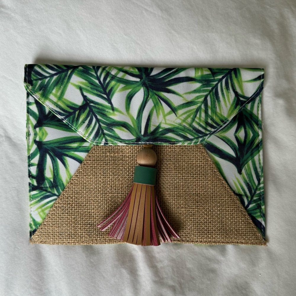 Palm Tassel Beachy Clutch - Picture 2 of 5